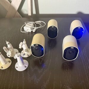 Wireless Security Camera Set with Mounts